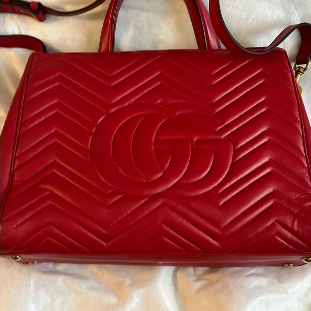 Gucci Red Shoulder Bag with Gold Hardware - Picture 2 of 16